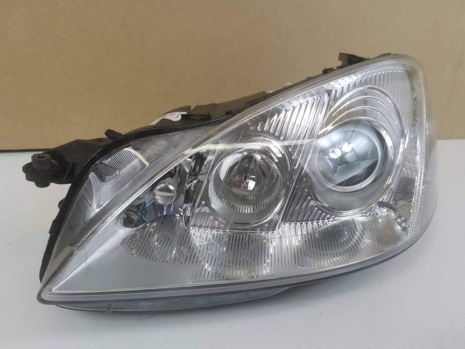 Мерцедес-Бенц S-Class / Mercedes-Benz S-Class W221 Ляво Биксенон Фаро