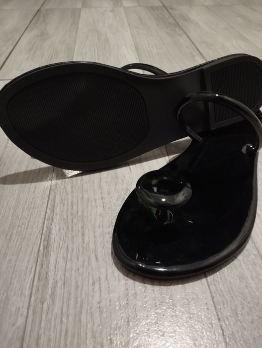 Нови.      чехли