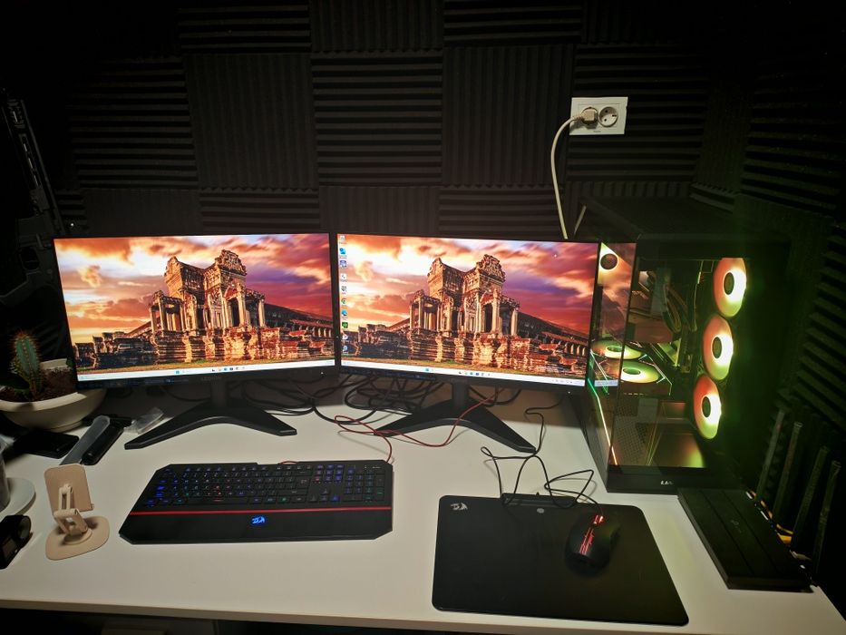 Геймърски компютър (Ryzen 7 7800X3D / RTX 5070 / 32GB DDR5 / Гаранция) + Опция за 2х Монитора