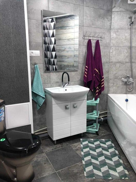 Cдам 1 ком . квартиру на стрелке