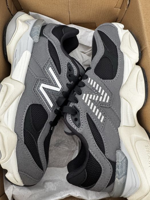 Adidasi New Balance 9060