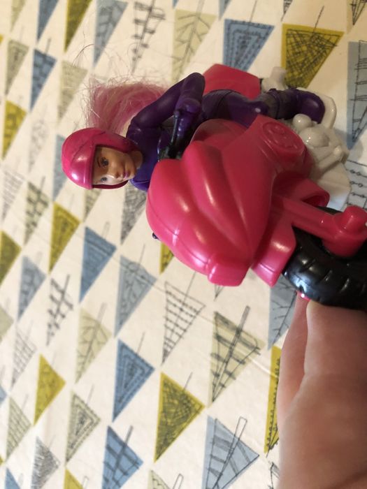 Продаются игрушечная семья свинок.