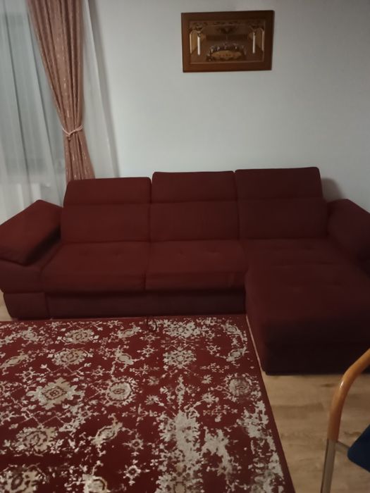 Colțar vișiniu inchis