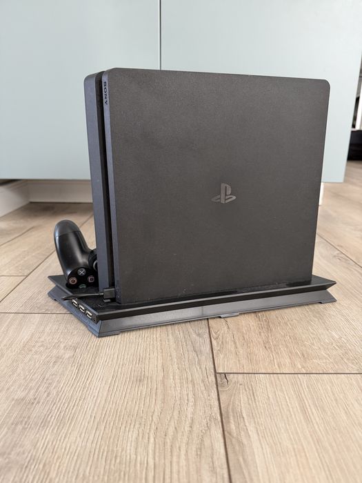 PS4 Slim 500 + 2 controllere + stand cu racire