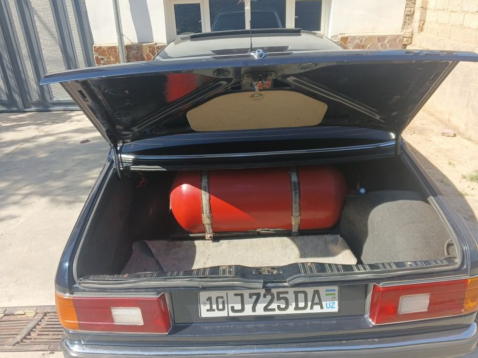 Bmw 728 sotiladi e23