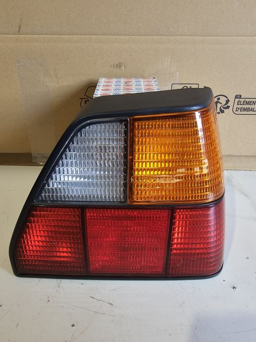stop dreapta fifft nou volkswagen golf 2

prezinta zgarieturi fine dat