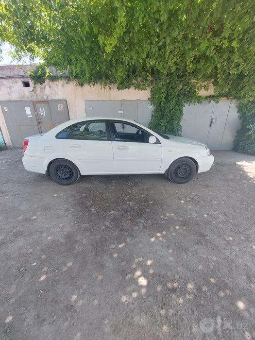 Автомобиль Лассети 2009 газ