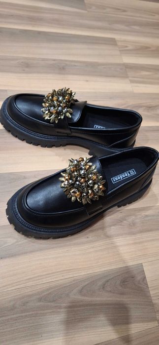 Дамски затворени обувки