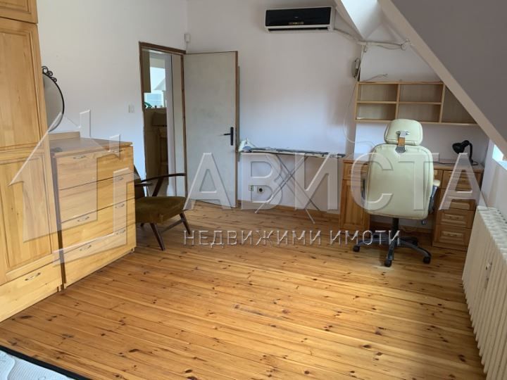 Дава се под наем Тристаен апартамент в София, Център - 70 кв.м за 790 € - Снимка #1