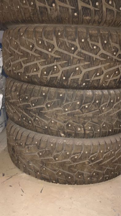 Продаеться шины шипованные  YOKOHAMA