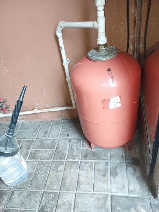 Vând centrala termica pe combustibil solid (lemne)
