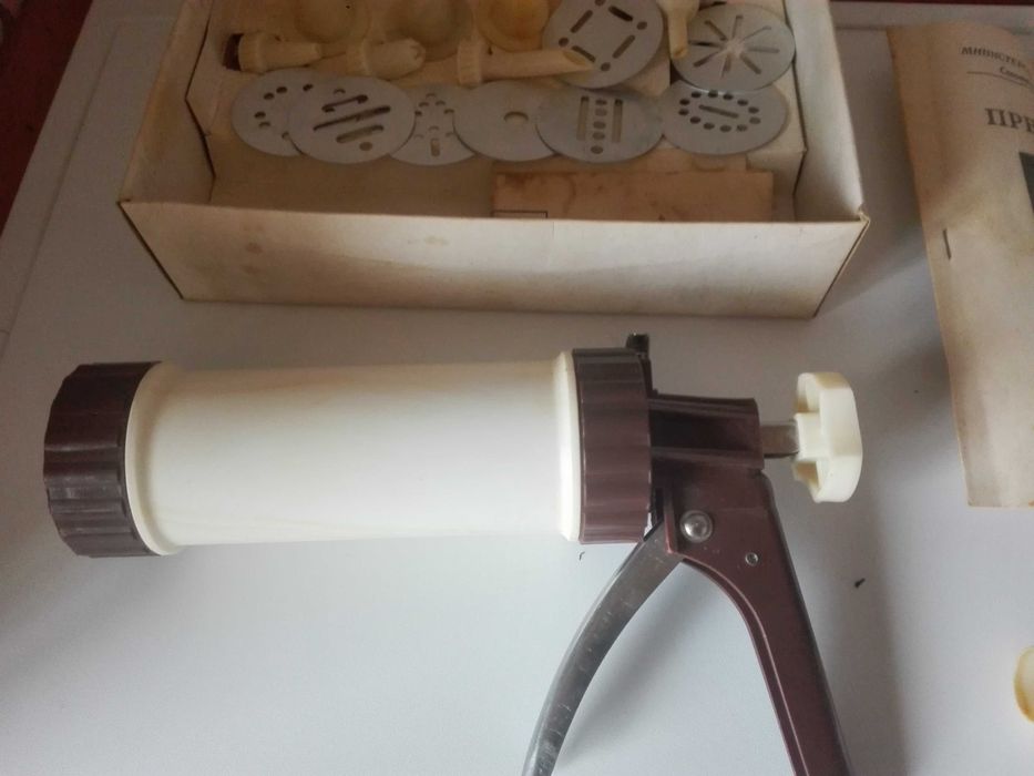 Преса за сладки и духало (мях) за кошери,