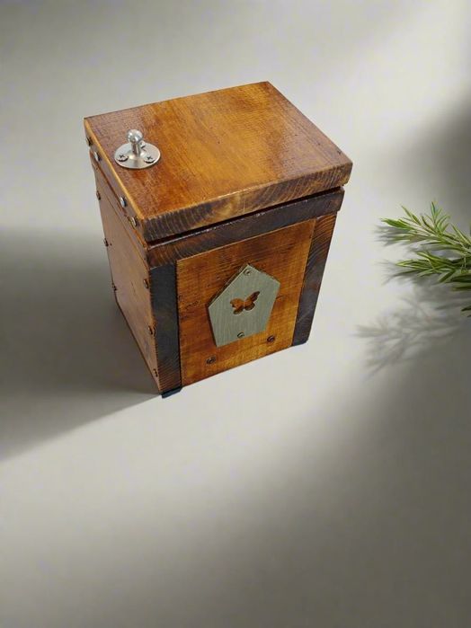 Piesa functionala din lemn masiv – obiect de colectie