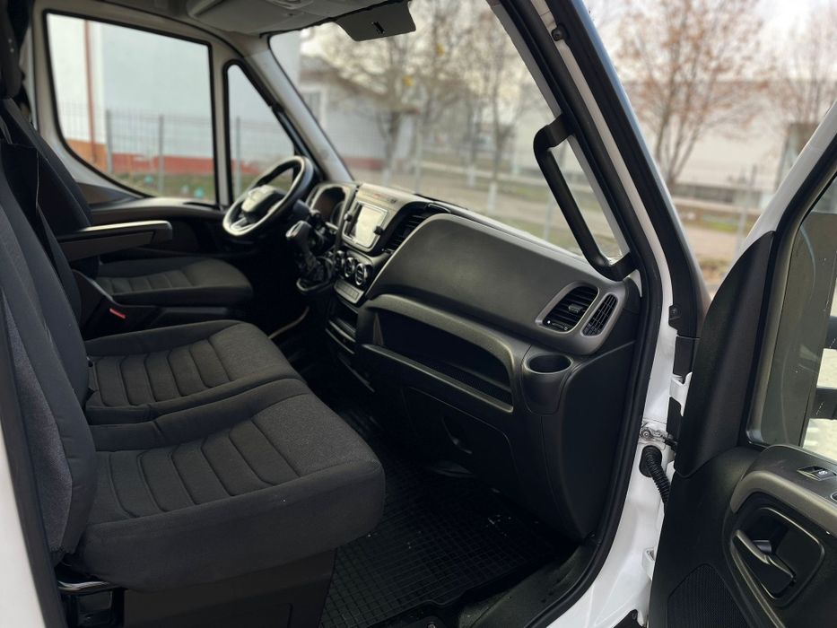 Iveco daily 2 buc manual si automat  15 euro paleti An 2022 cât B  3.5