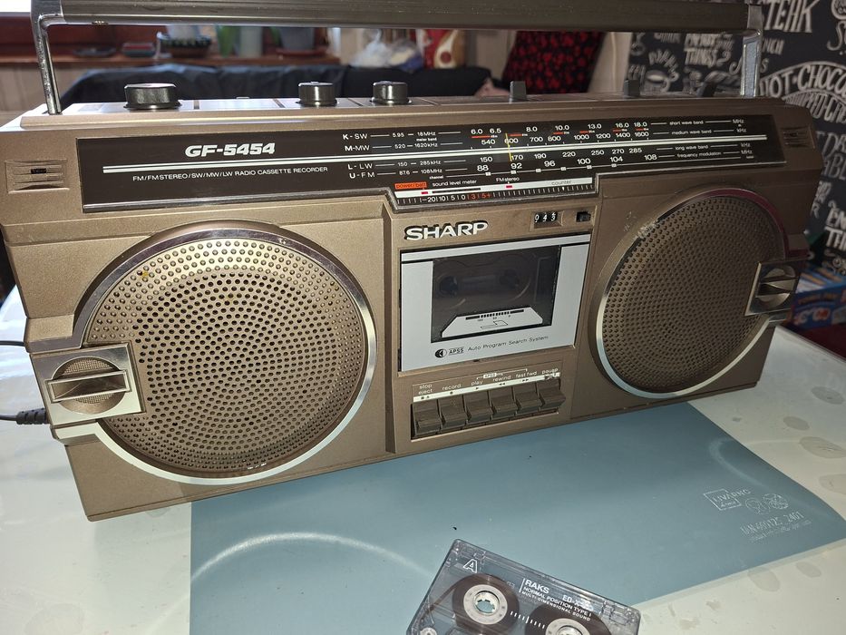 Sharp gf 5454, boombox japonez,radio 4 benzi, funcțional