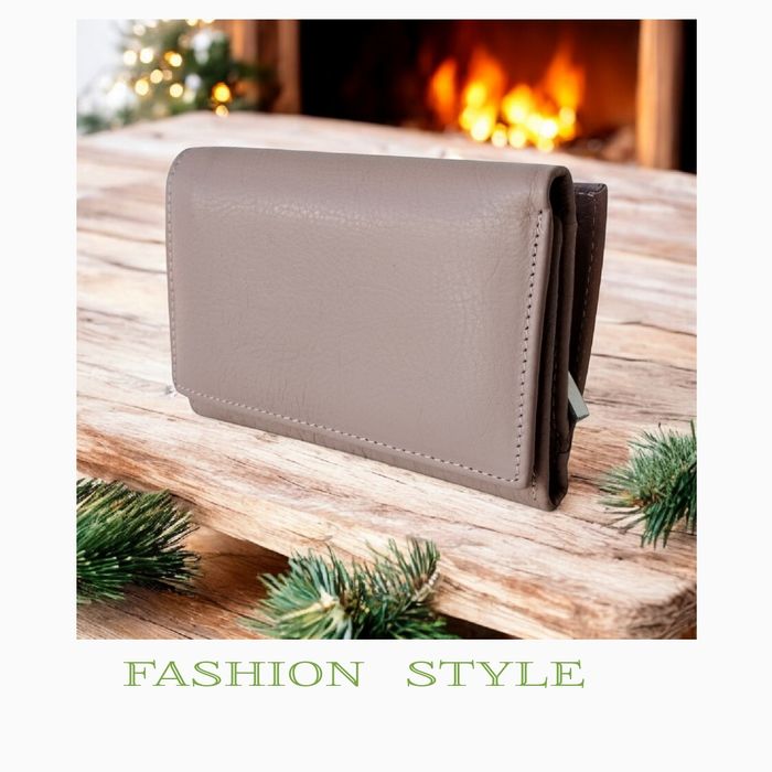 Дамски портфейл от естествена кожа