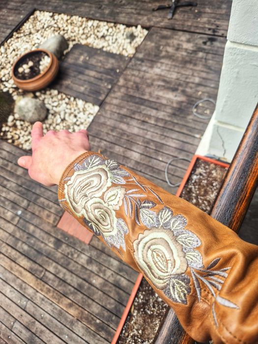 Кожено яке с бродерия