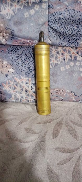 Стара кафемелачка ръчно в перфектно състояние