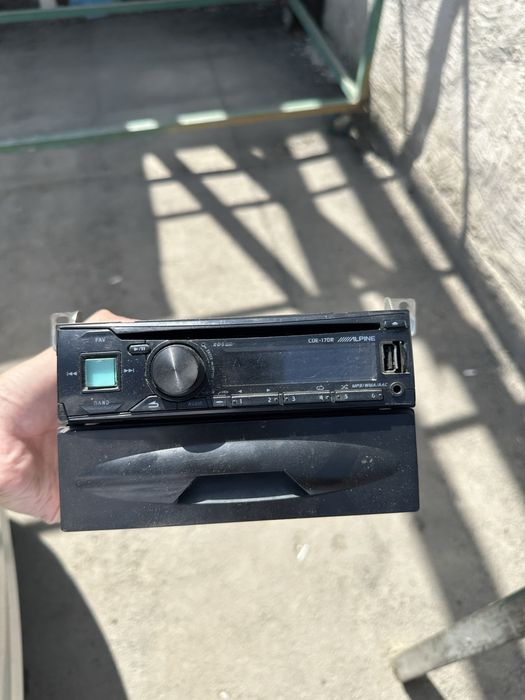 Продам магнитолу Alpine