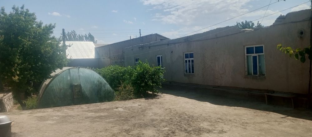 Ховли сотилади ,