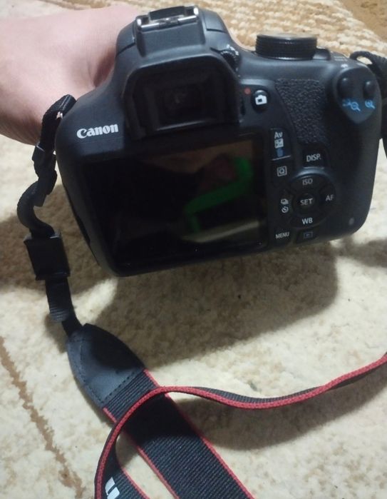 Продам зеркальный фотоаппарат