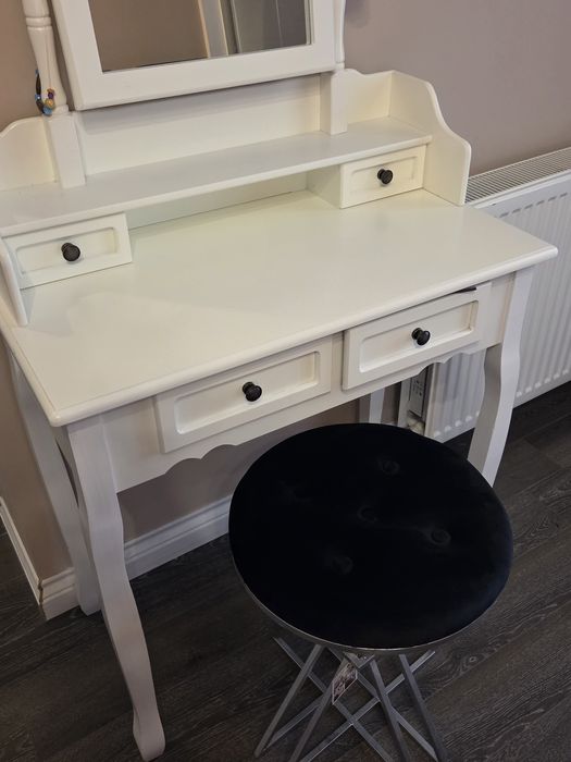 Masă pt machiaj cu scaun