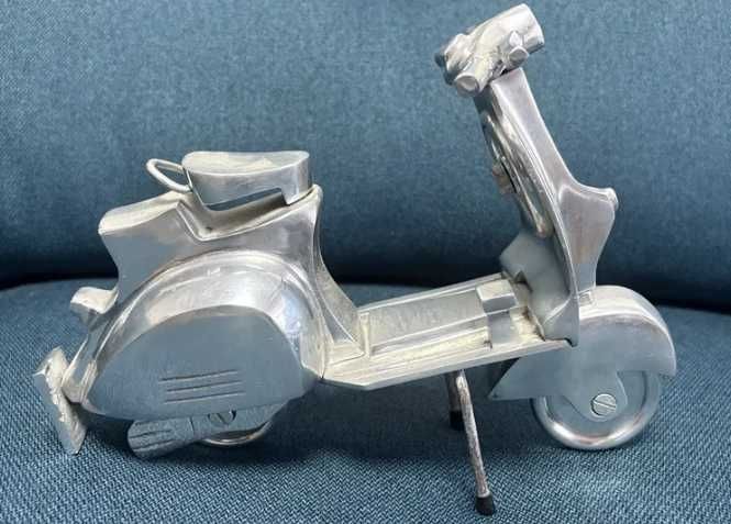 Macheta Scuter Vespa Otel Inoxidabil-Detalii F Bune-UK-26cm-Colectie-