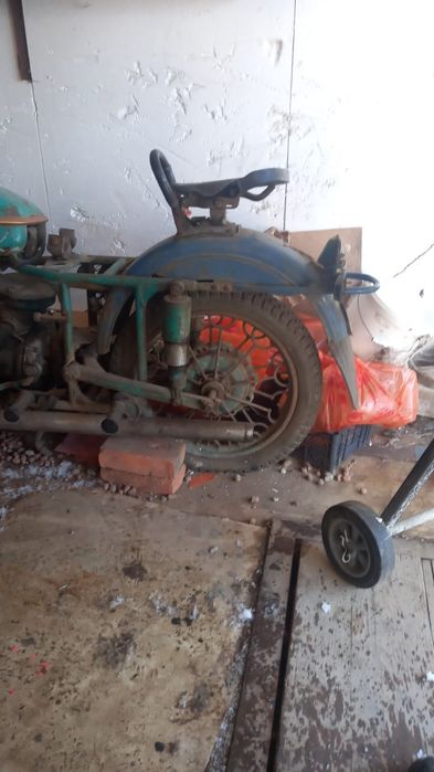 Продам мотоцикл   Урал на запчасти