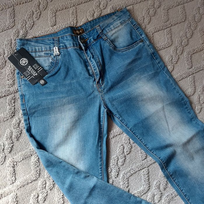 Продам джинсы на мальчика