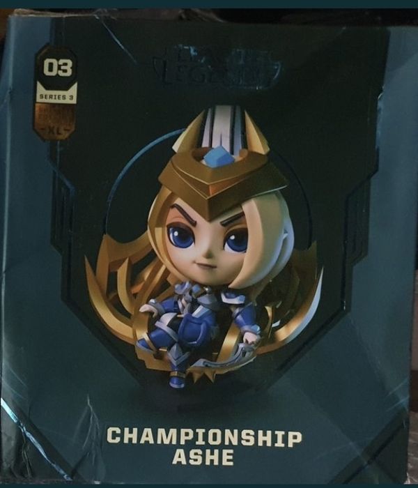 Vând Figurina din League of Legends