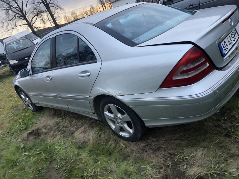 Vind sau dezmembrez Mercedes C200