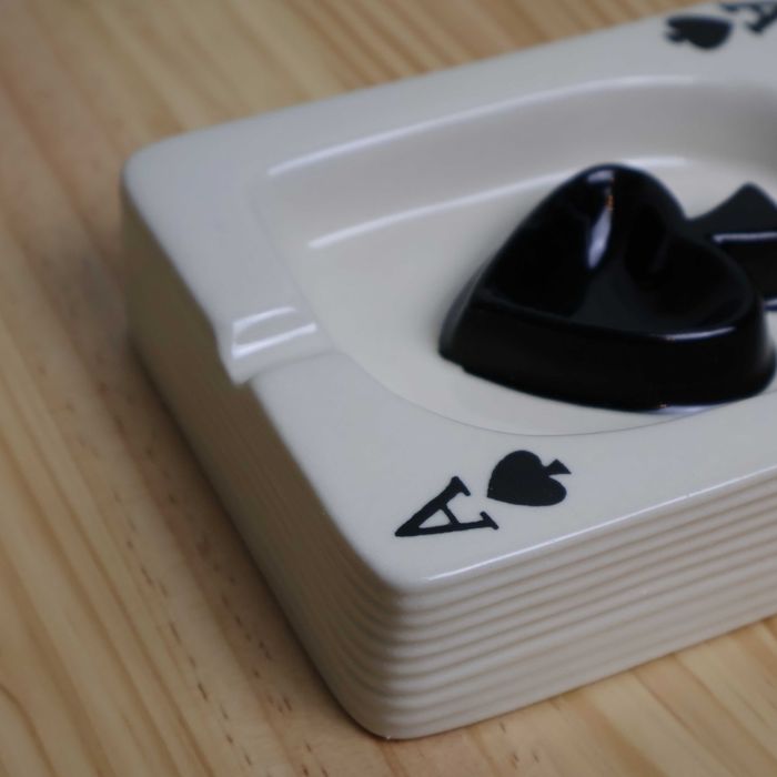 Scrumieră ceramică  As – Nouă