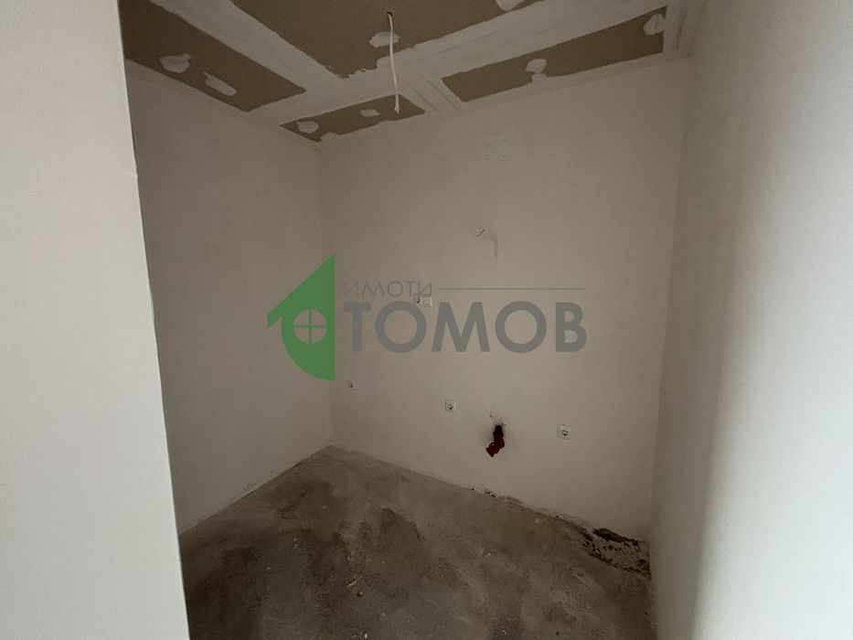 Топъл и просторен тристаен апартамент в кв. Самара 3