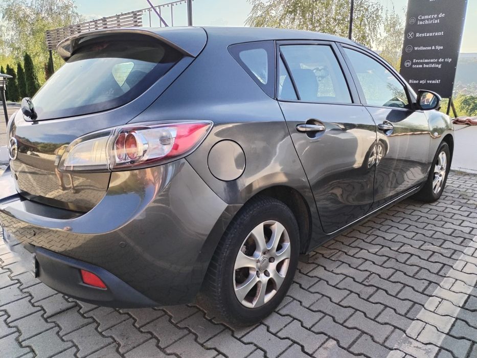 Vând Mazda 3, întreținut, aflat în stare bună.