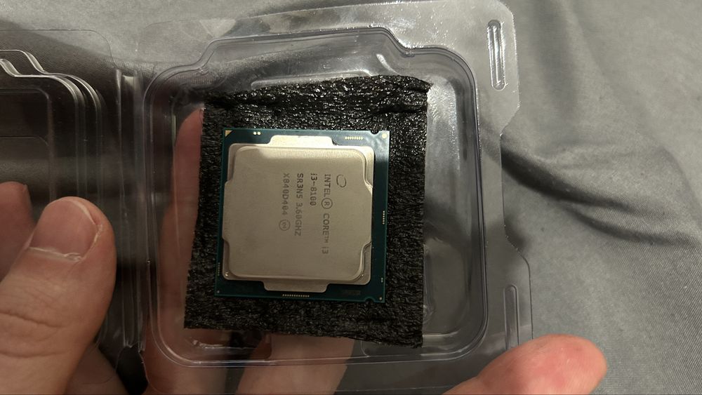 Intel core i3 8100