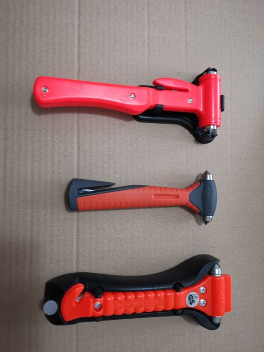 Ciocan pentru spart geamul în caz de urgenta