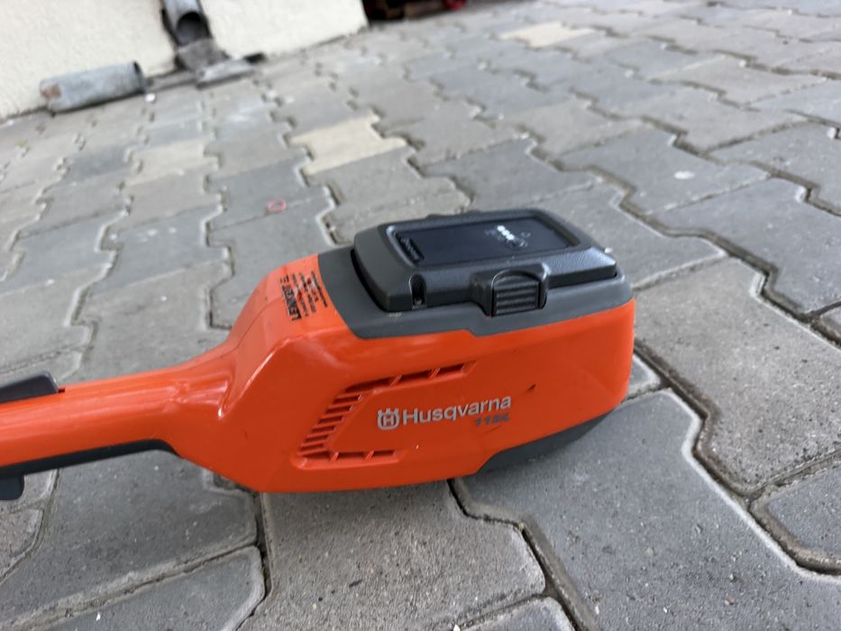 Motocoasa Husqvarna 115 iL pe baterii masina de tuns