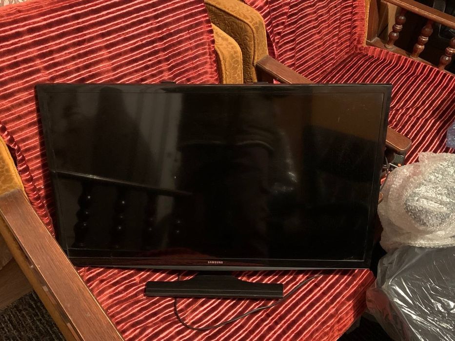 Телевизор Samsung  чёрный