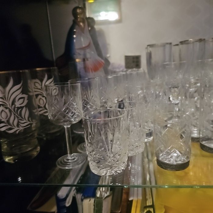 Xrustall idishlar to'plami sotiladi