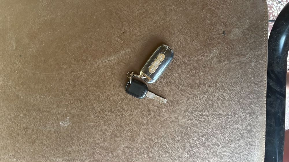 Vând triciclu foarte puțin folosit