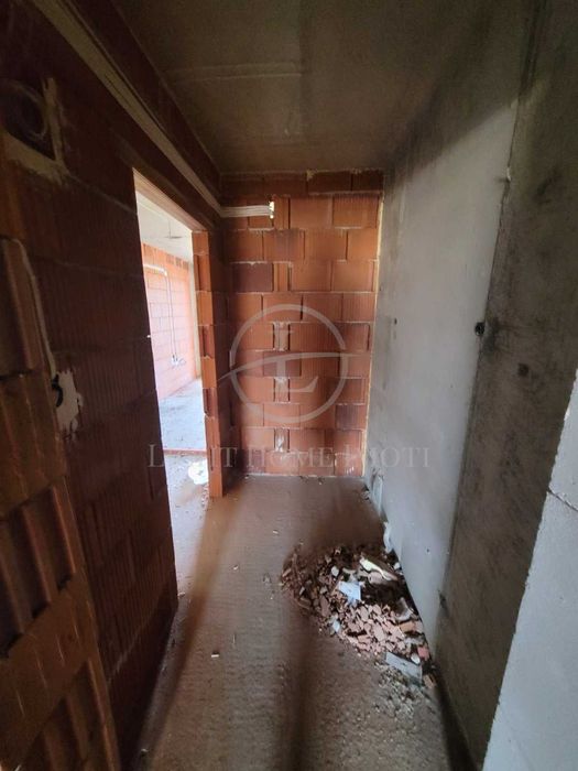 Продава се Едностаен апартамент в Пловдив, Южен - 36 кв.м за 680 €/кв.м - Снимка #2