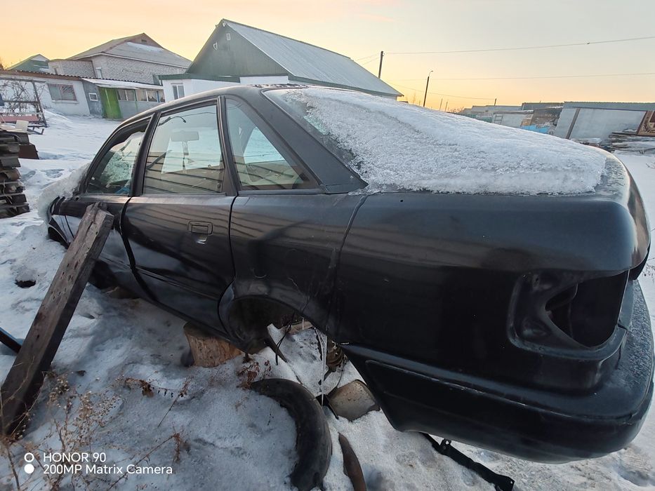 Продам ауди б4 на запчасти.