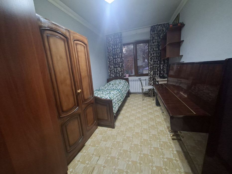 Продается 4х комнатная квартира. 2 этаж. Атлас. Фрунзе.