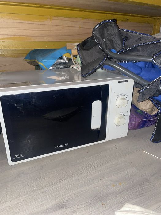 Продам микроволновку samsung срочно!