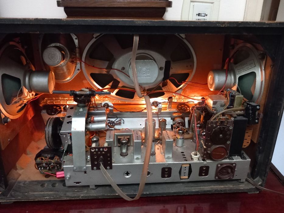 Aparat de radio cu lampi,  Saba feiburg automatic 7