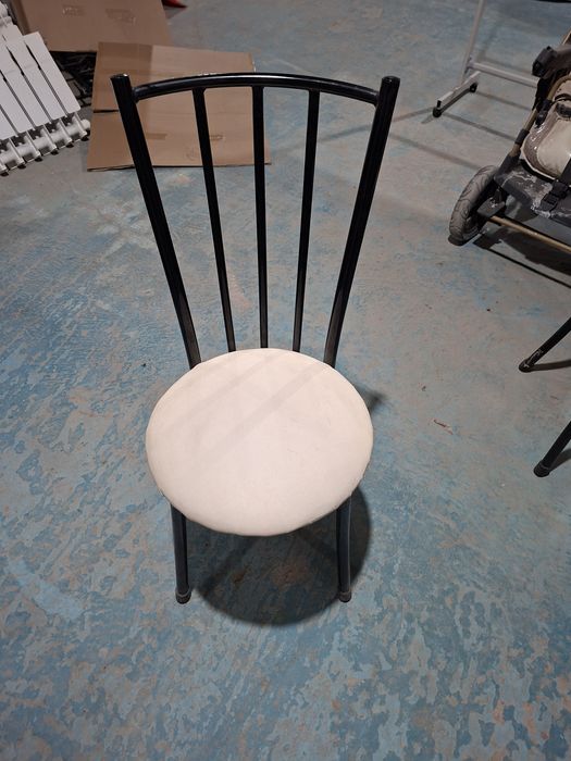 Стулья кожаные бежевые