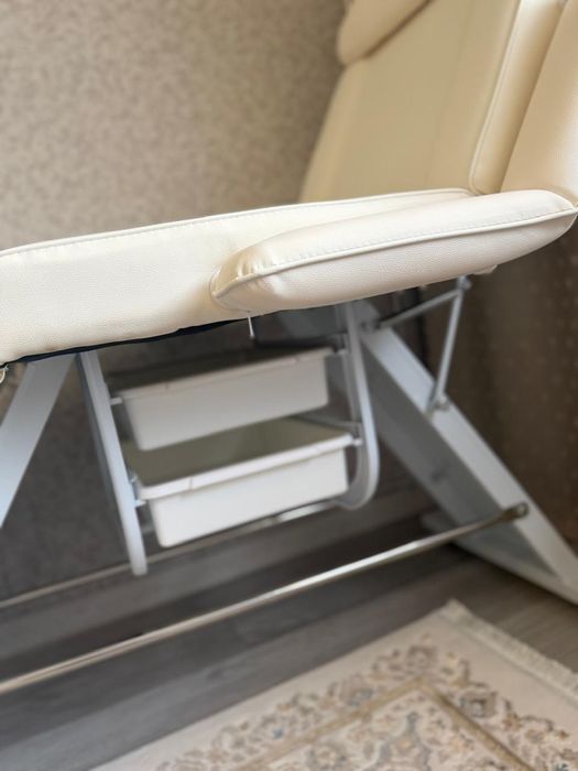 Косметологическое массажное кресло.