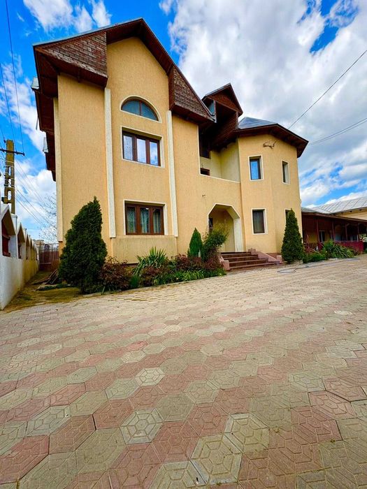 Casă de vânzare!