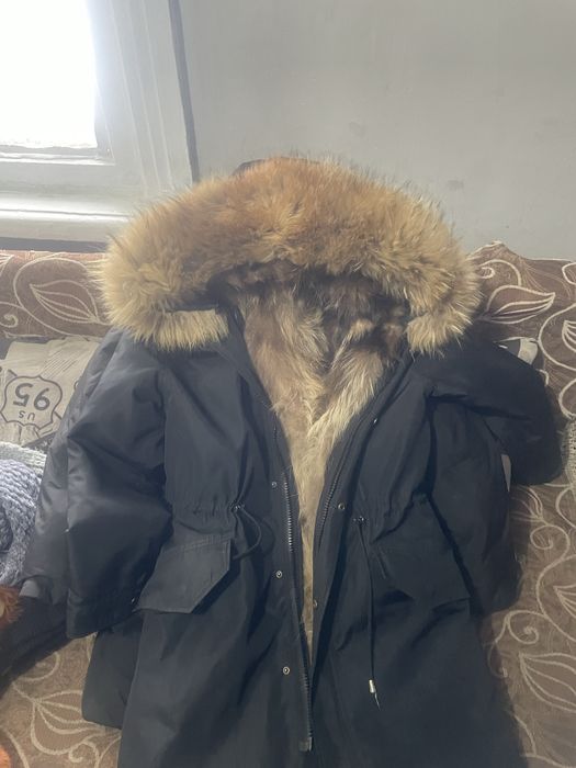 Продам на девучку зимние куртки