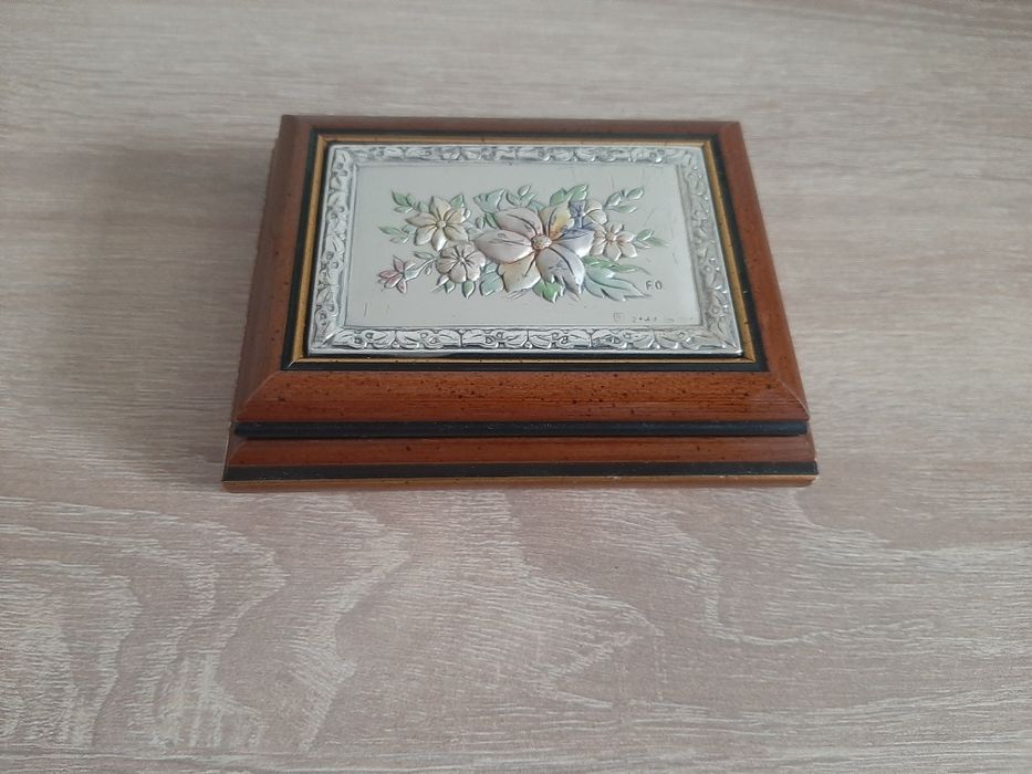 Casetă/ cutie  bijuterii vintage din lemn cu aplicație din ARGINT 925,